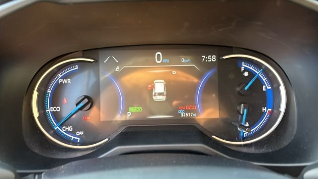 Used 2025 Pearl Toyota LE image 15