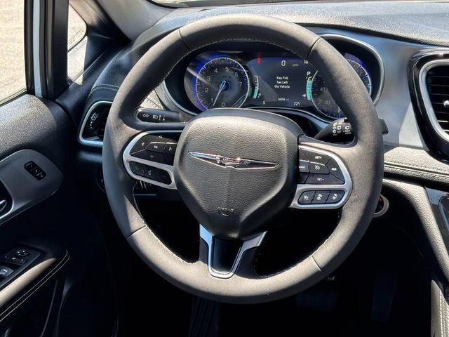 2026 Chrysler Pacifica Limited - Photo 14