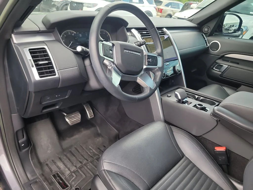Used 2023 Gray Land Rover S R-Dynamic image 19
