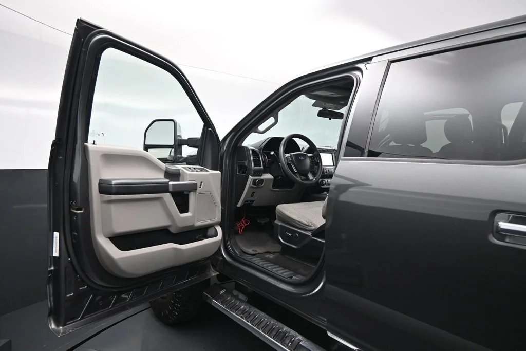 Used 2019 Gray Ford XLT image 8