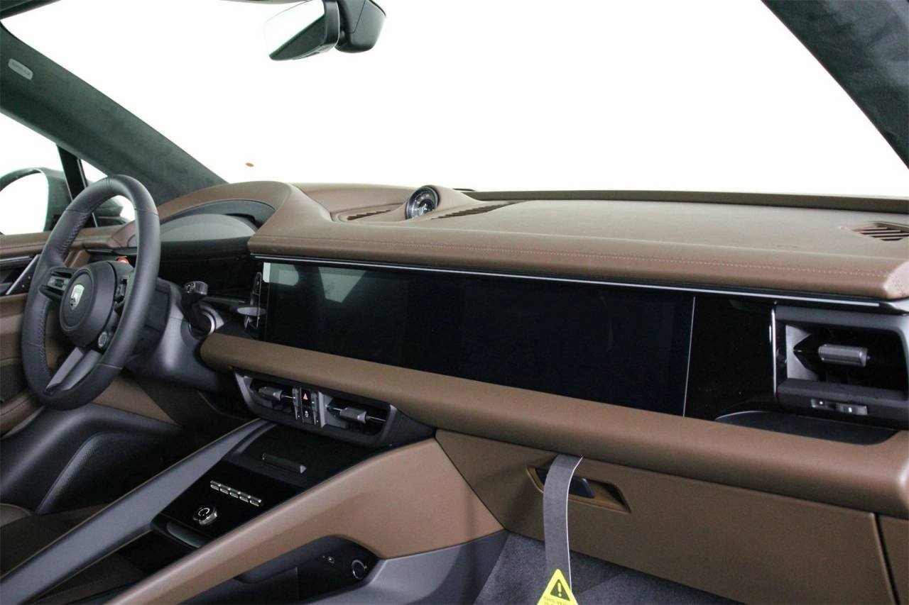 Certified Used 2025 Aventurine Green Metallic Porsche Turbo image 15
