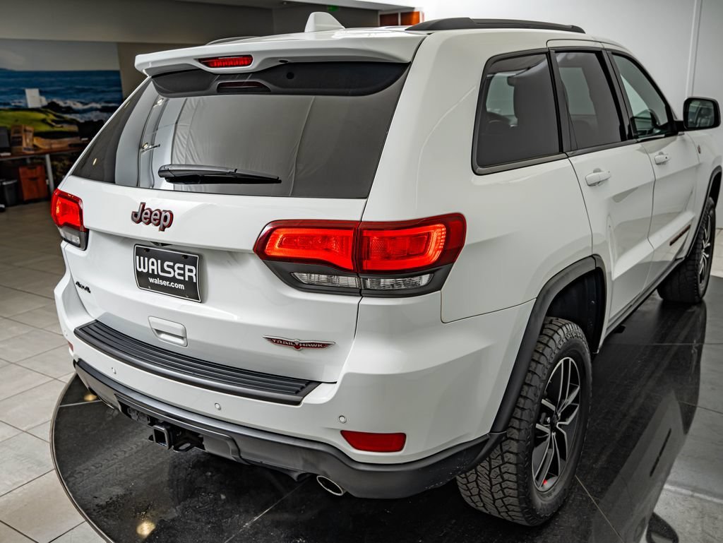 Used 2019 Bright White Clearcoat Jeep Trailhawk image 17