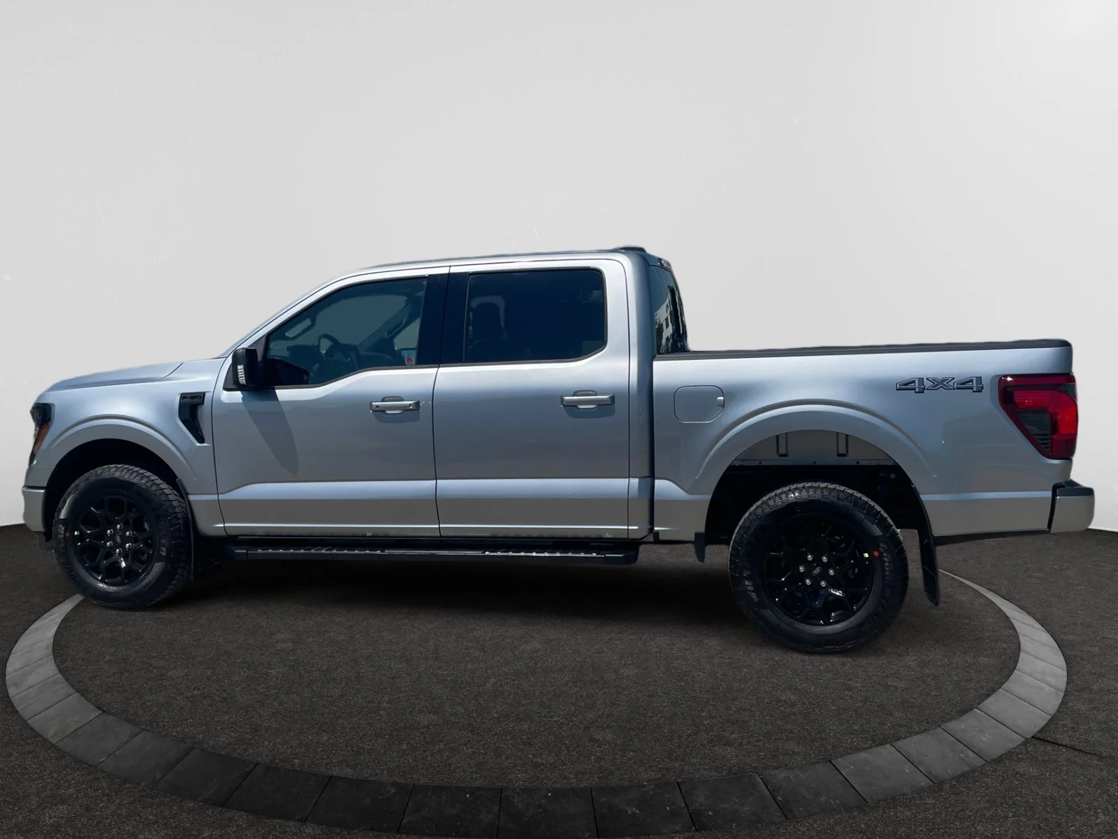New 2026 Iconic Silver Metallic Ford XLT image 2