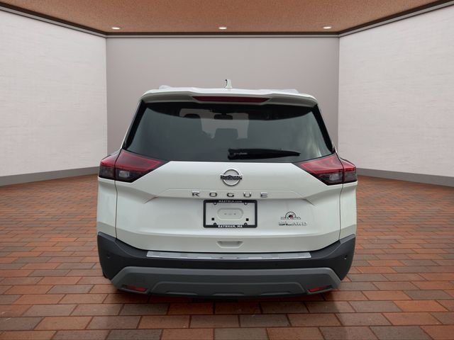 Used 2021 Pearl White Nissan SL image 31