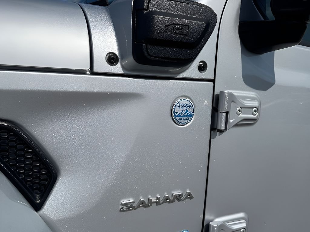 Used 2024 Silver Zynith Clearcoat Jeep Sahara image 32