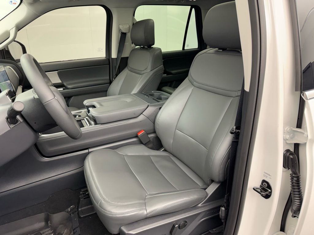 New 2026 Star White Metallic Tri-Coat Ford Active image 39