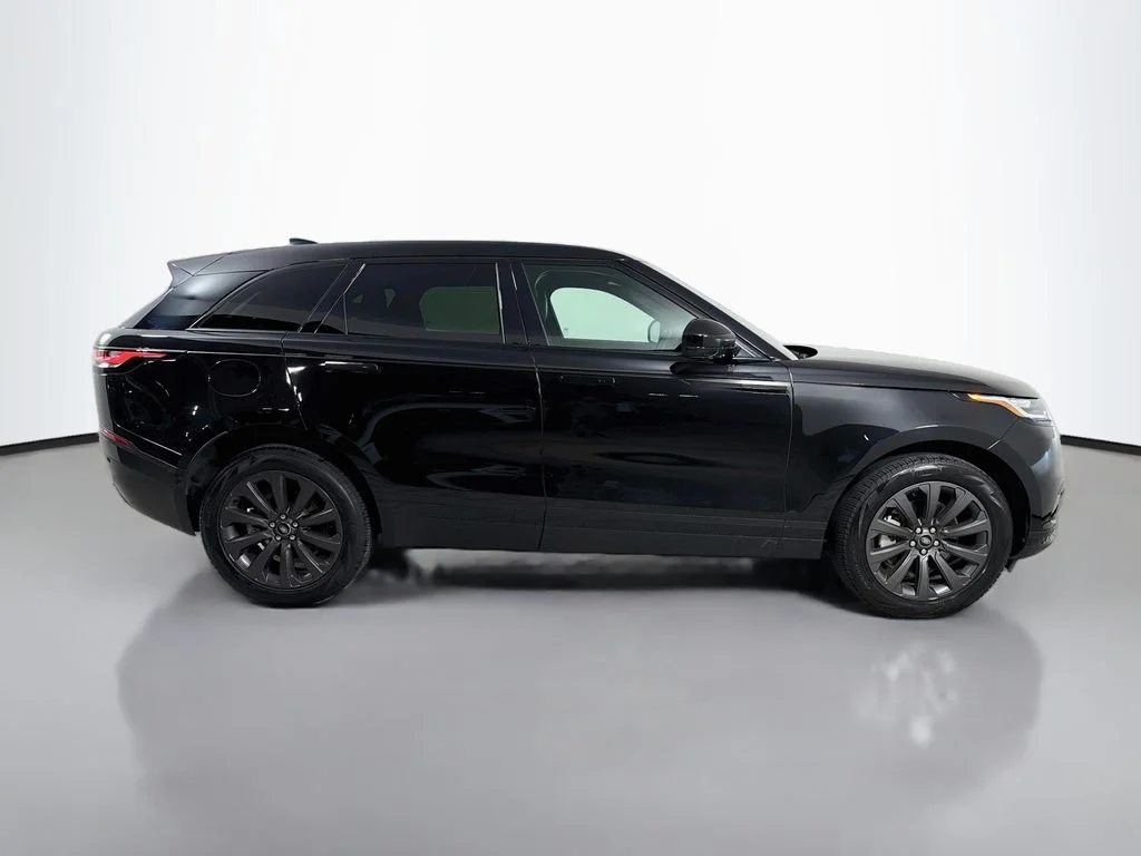 Used 2022 Black Land Rover S image 4