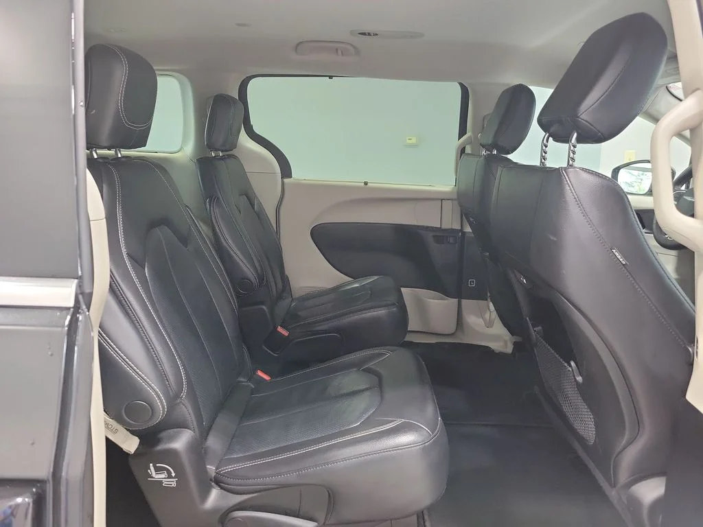 Used 2022 Black Chrysler Touring L image 19