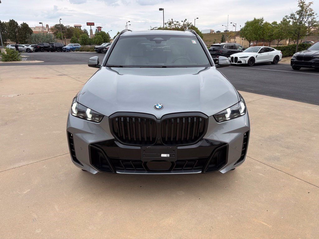 Used 2024 Gray BMW xDrive40i image 2