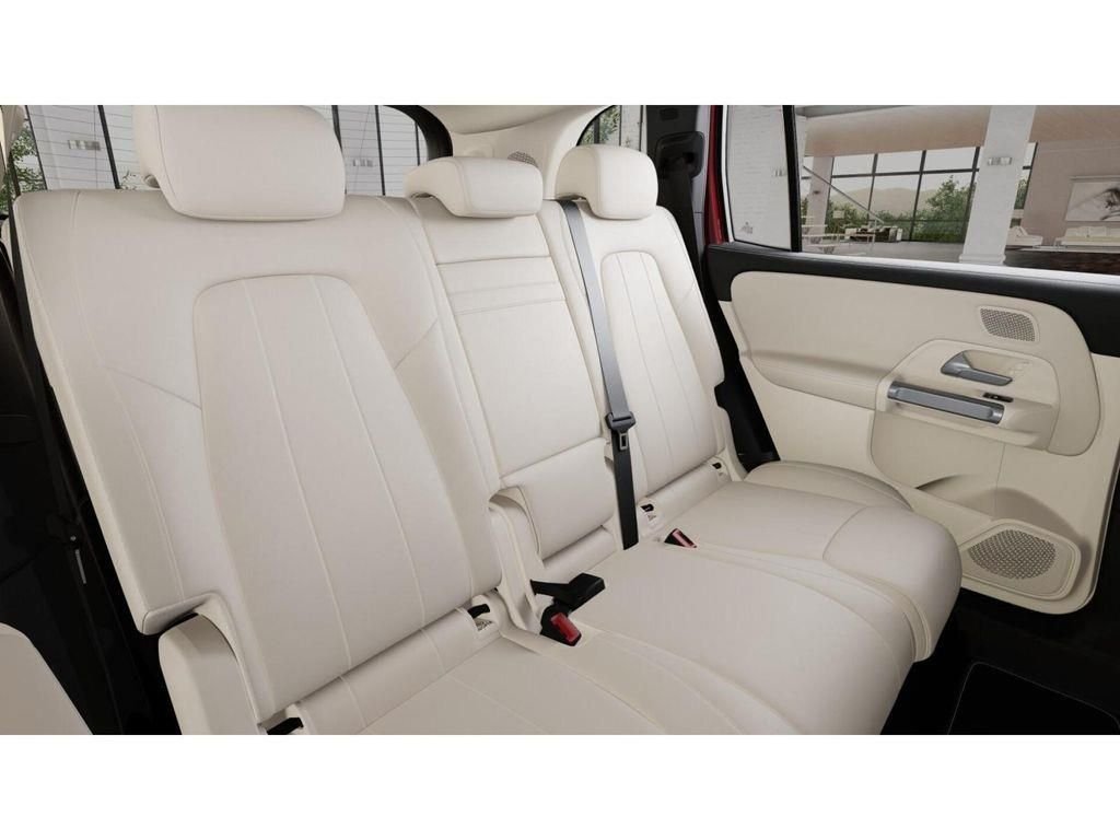 New 2026 MANUFAKTUR Patagonia Red Metallic Mercedes-Benz GLB 250 image 5