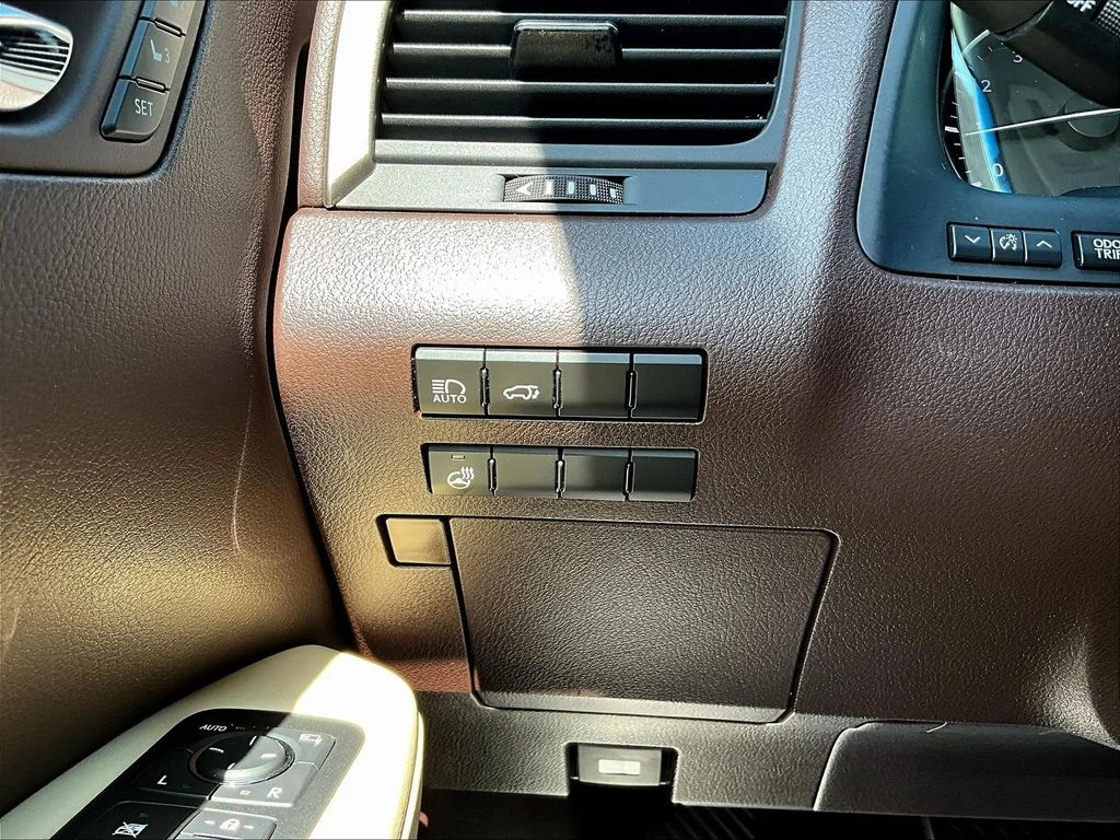 Used 2018 Mica Lexus 350 image 17