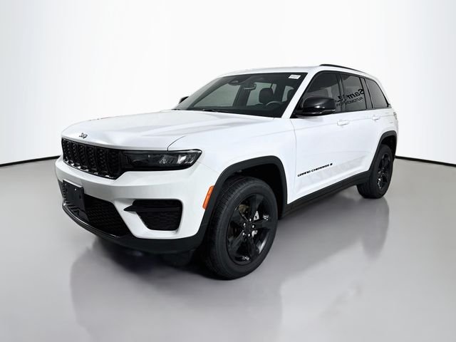 Used 2022 Bright White Clearcoat Jeep Altitude image 3