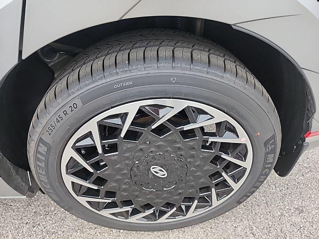 2024 Hyundai IONIQ 5 Limited - Photo 11