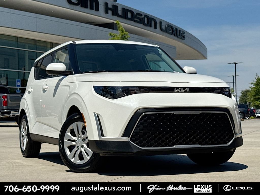 Used 2025 Snow White Pearl Kia LX image 1