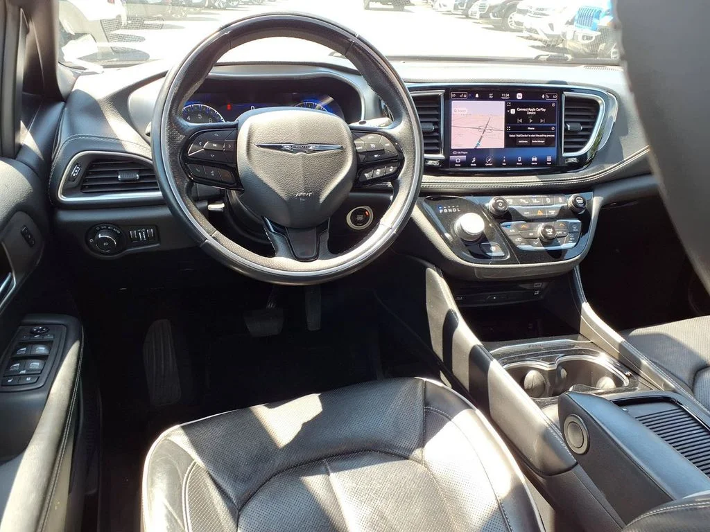 Used 2021 Fathom Blue Pearlcoat Chrysler Limited image 5