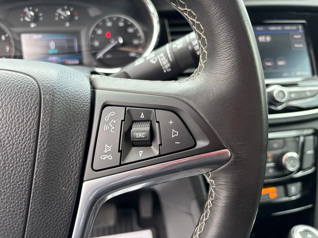 Used 2022 Red Buick Preferred image 25