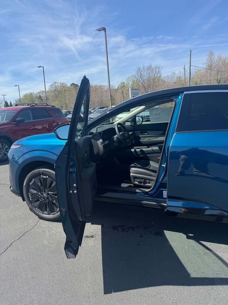 New 2026 Aurora Blue Pearl Metallic / Super Black Two-tone Nissan Platinum image 10