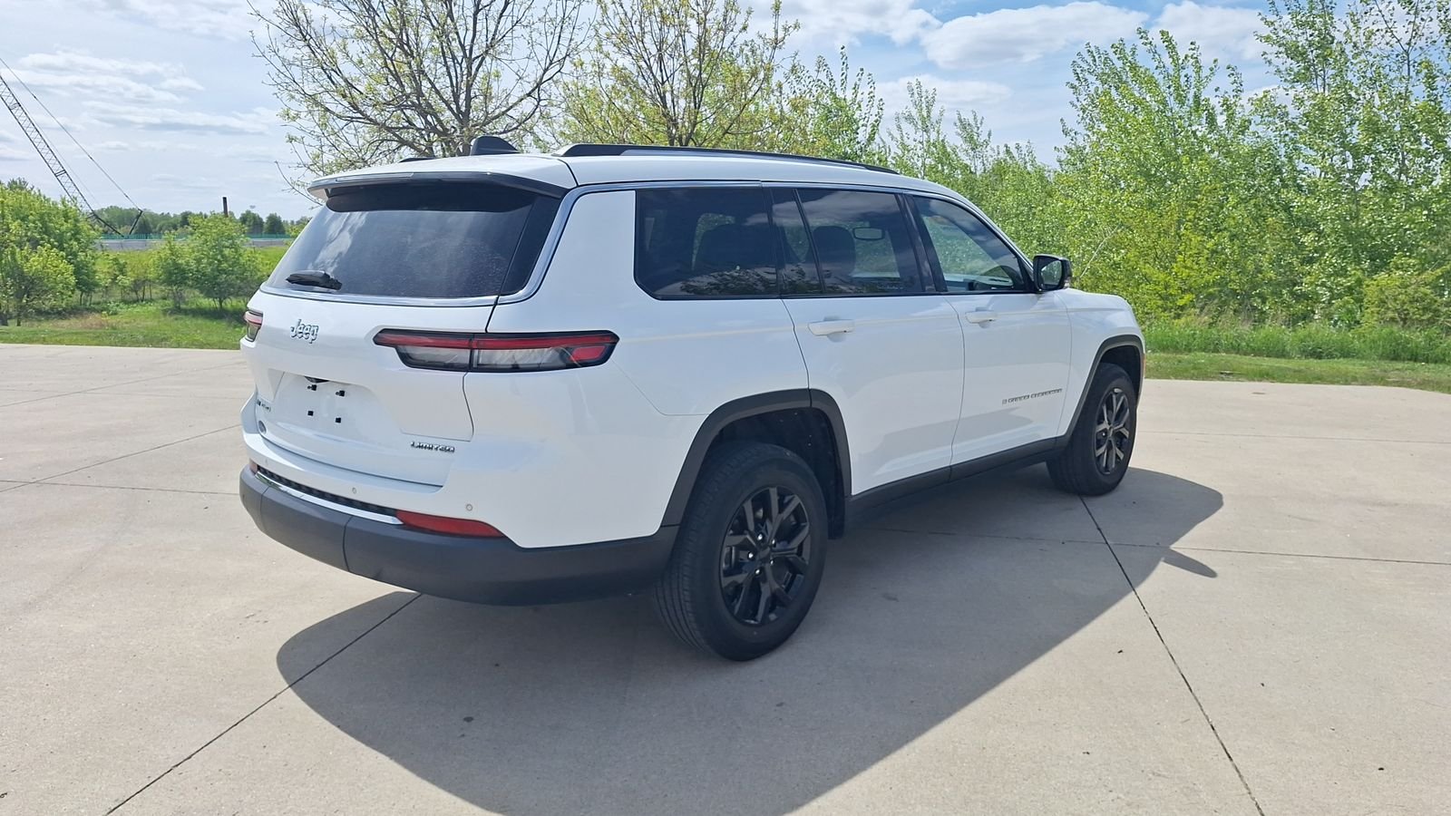 Certified Used 2023 White Jeep Limited image 4