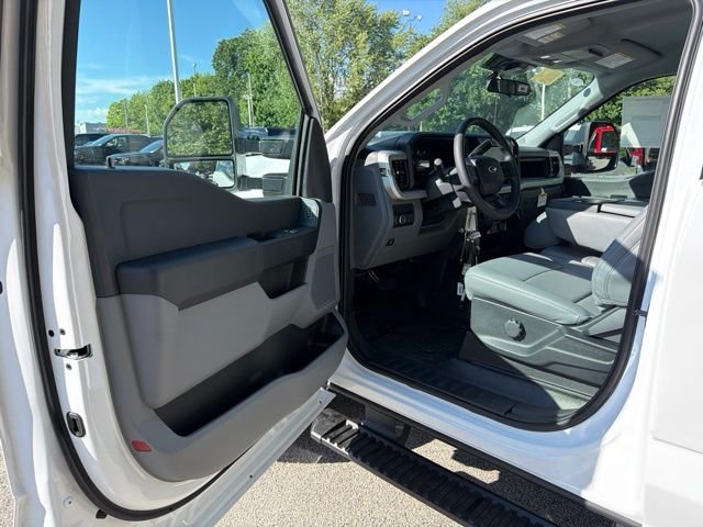New 2026 Oxford White Ford F-350® XL image 8