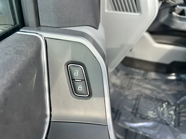 New 2026 Oxford White FORD XLT image 21