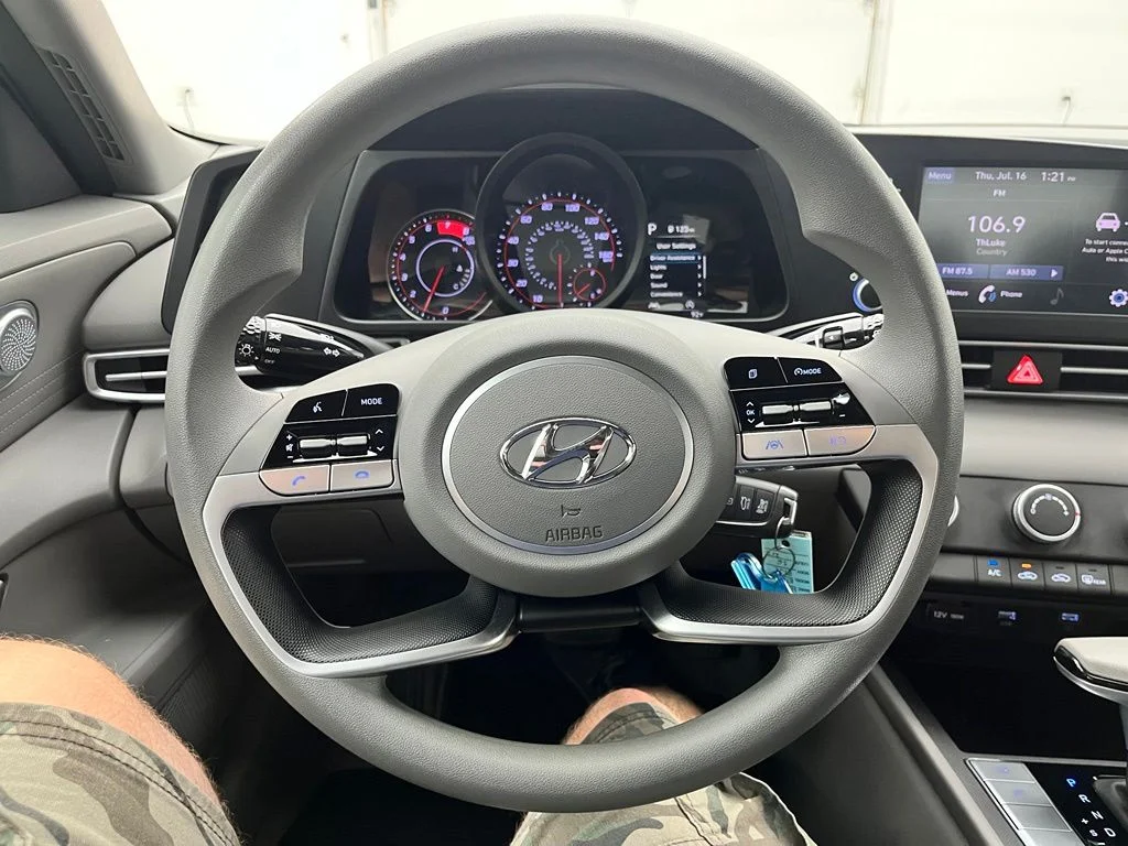 Used 2023 Blue Hyundai SE image 19