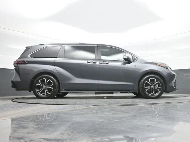 2025 Toyota Sienna Platinum - Photo 24