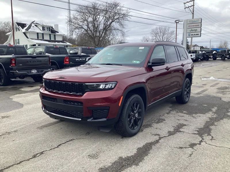 New 2025 Velvet Red Pearl-Coat Exterior Paint Jeep Altitude X image 3