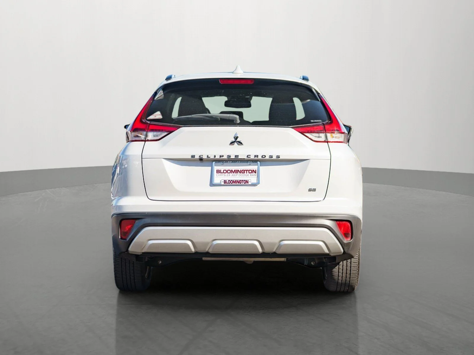Used 2024 Alloy Silver Metallic Mitsubishi SE image 6