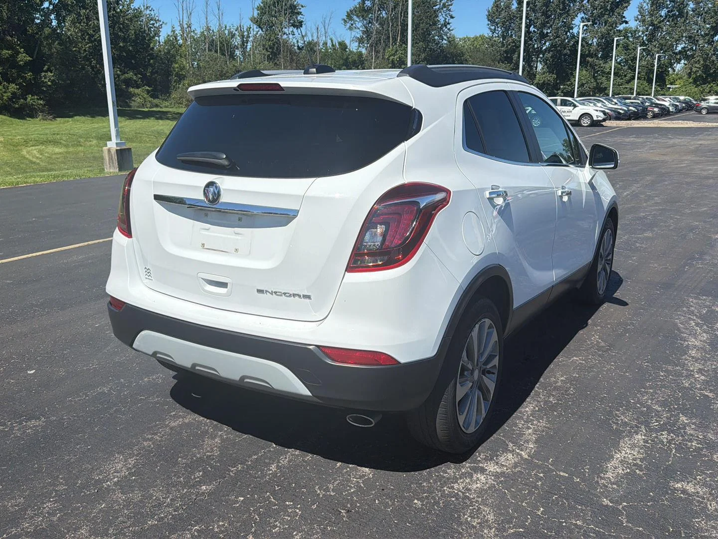 Used 2019 Summit White Buick Preferred image 5