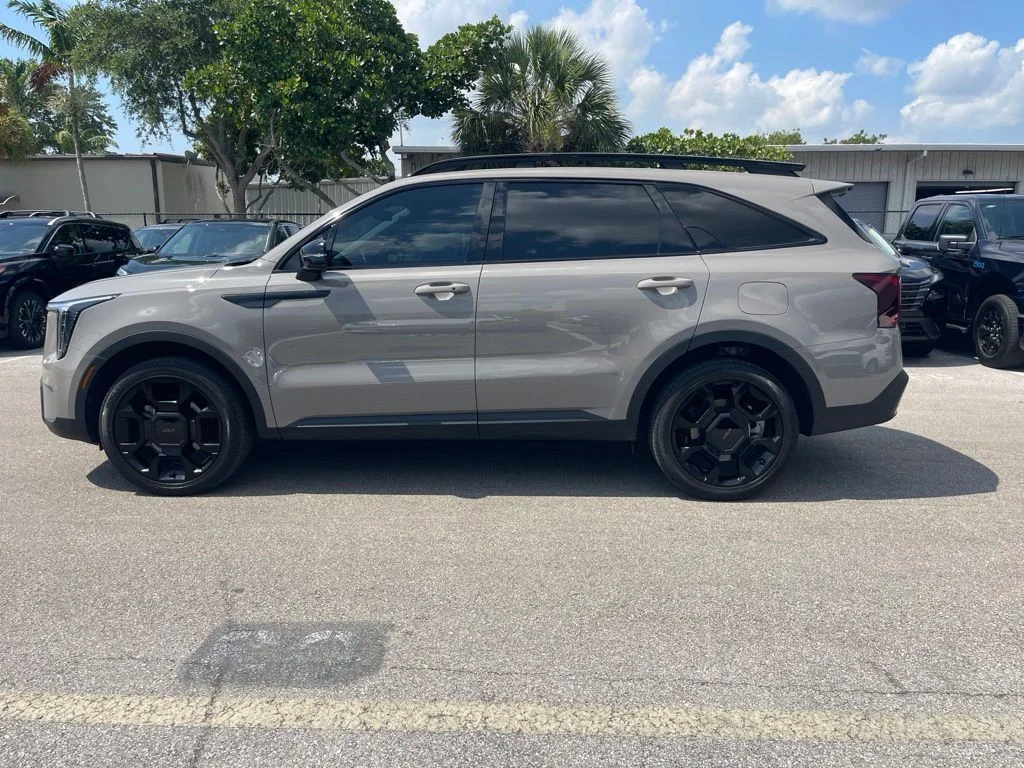 Used 2025 Brown Kia X-Line EX image 3