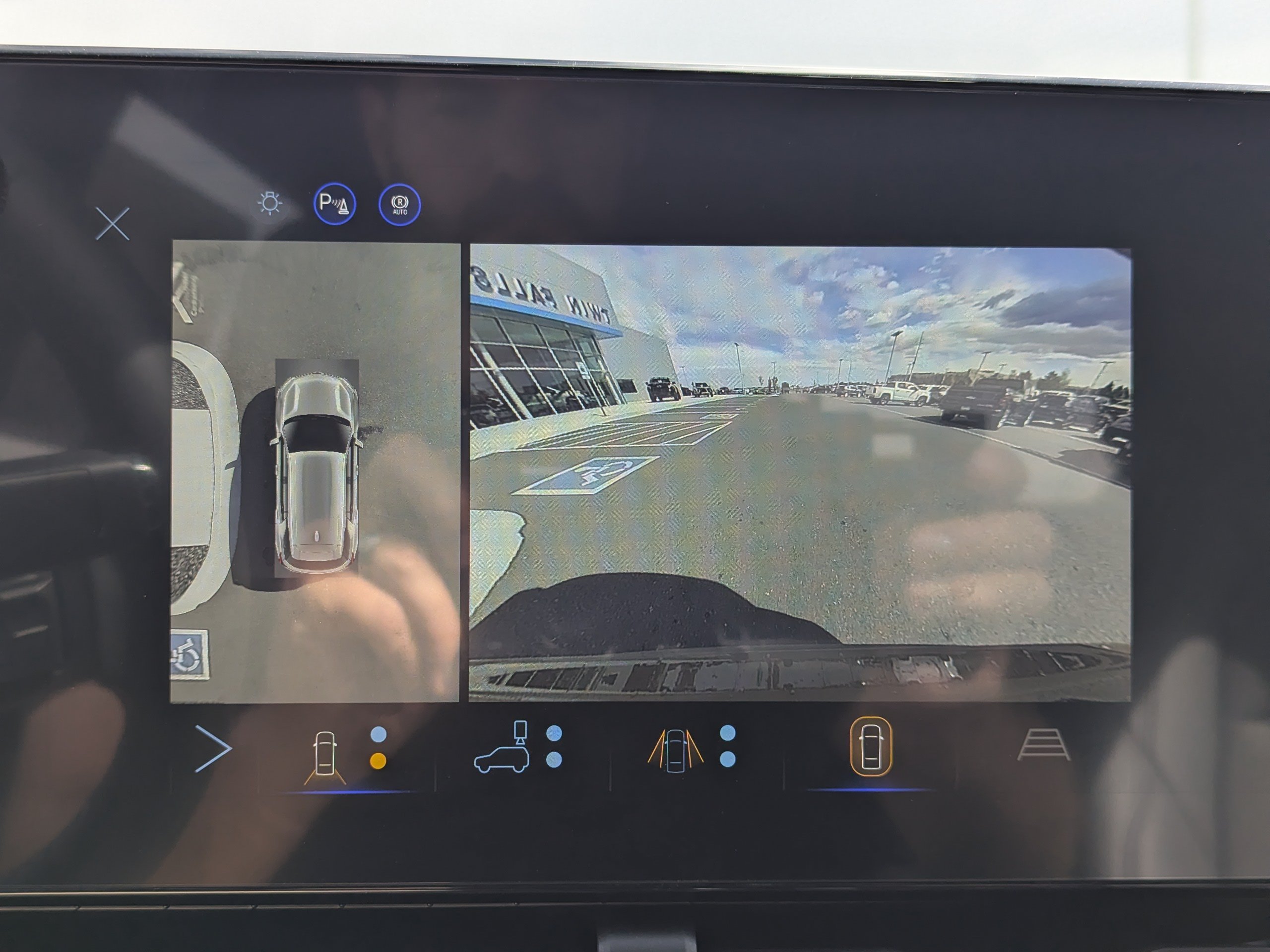 2027 Chevrolet Equinox LT - Photo 23