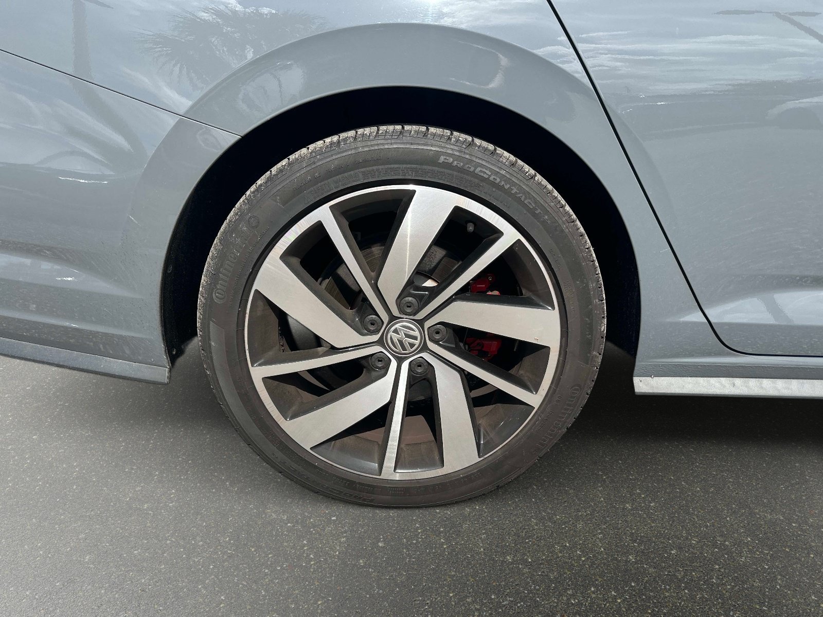 Used 2020 Gray Volkswagen Autobahn image 9