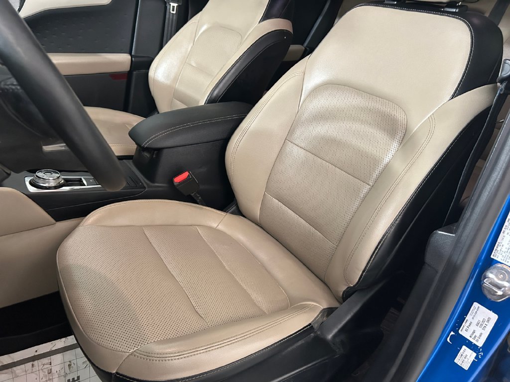 Used 2020 Blue Ford SEL image 8