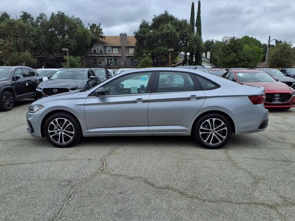 Used 2025 Silver Volkswagen 1.5T Sport image 3