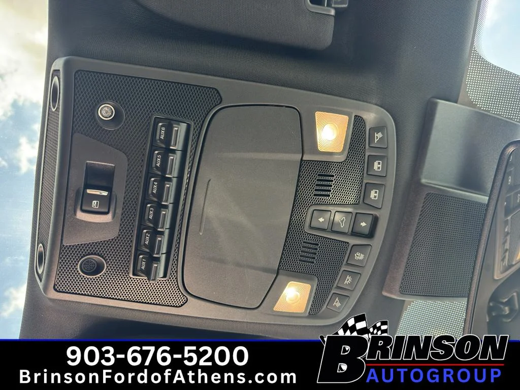 Used 2022 Star White Metallic Tri-Coat Ford LARIAT image 23