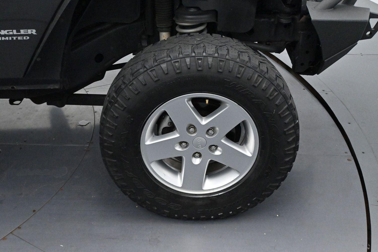 Used 2017 Granite Crystal Metallic Clearcoat Jeep Rubicon image 30