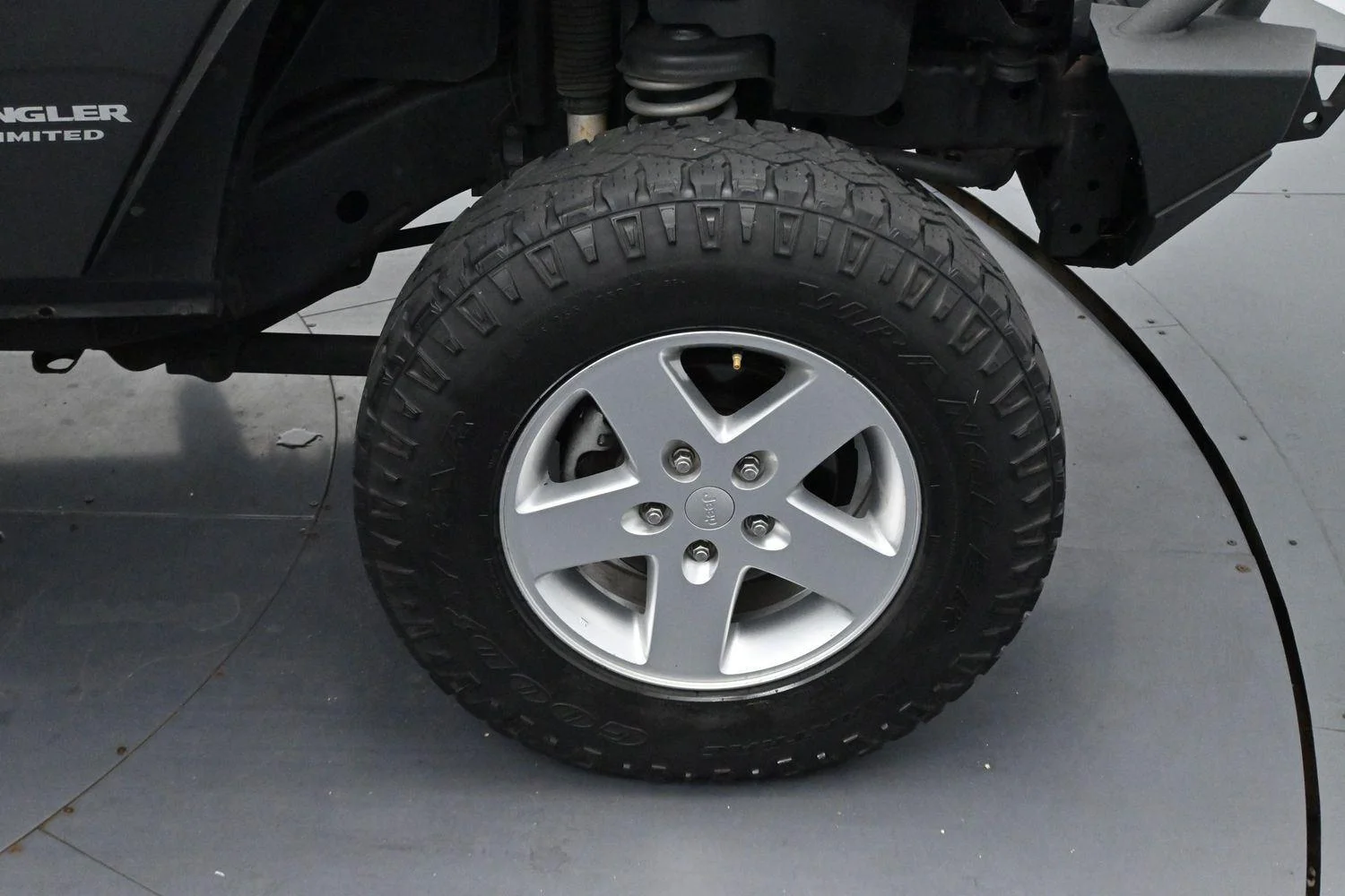 Used 2017 Granite Crystal Metallic Clearcoat Jeep Rubicon image 30