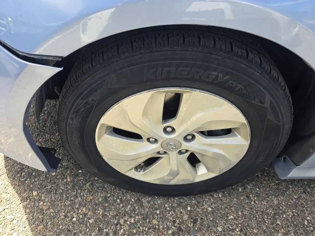 Used 2013 Blue Sky Metallic Hyundai  image 21
