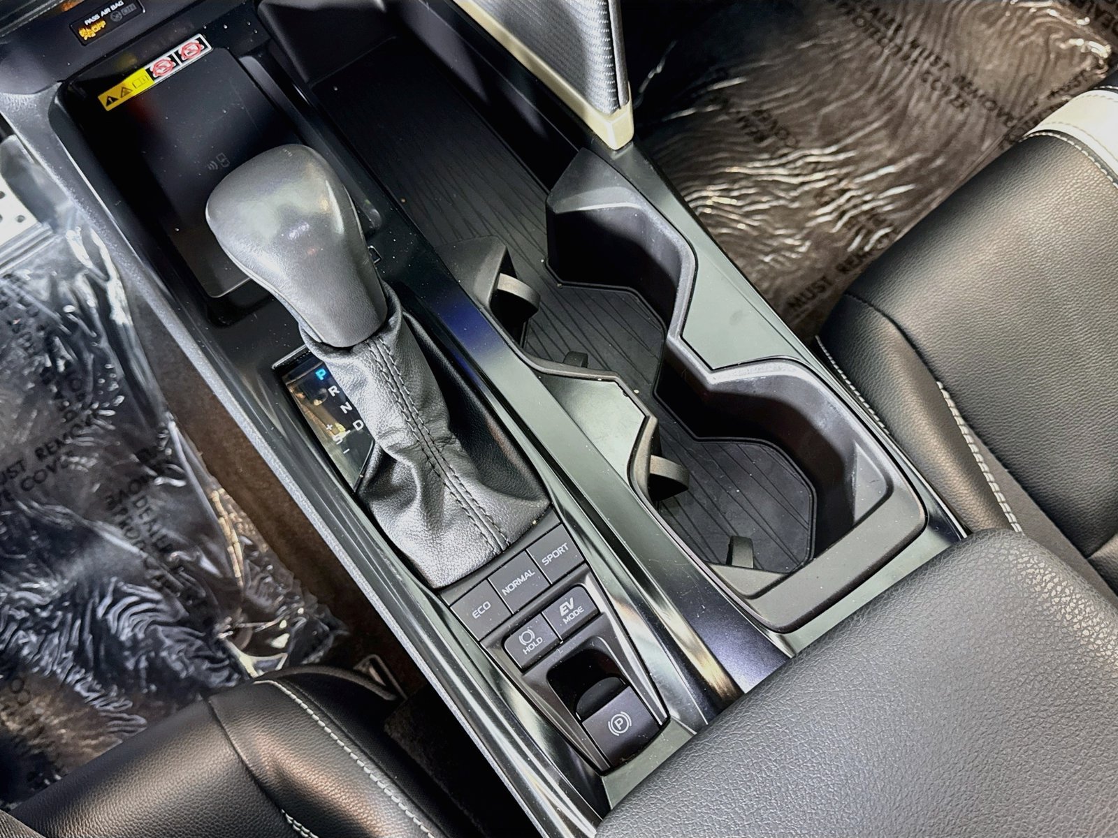Used 2025 Midnight Black Metallic Toyota SE image 18