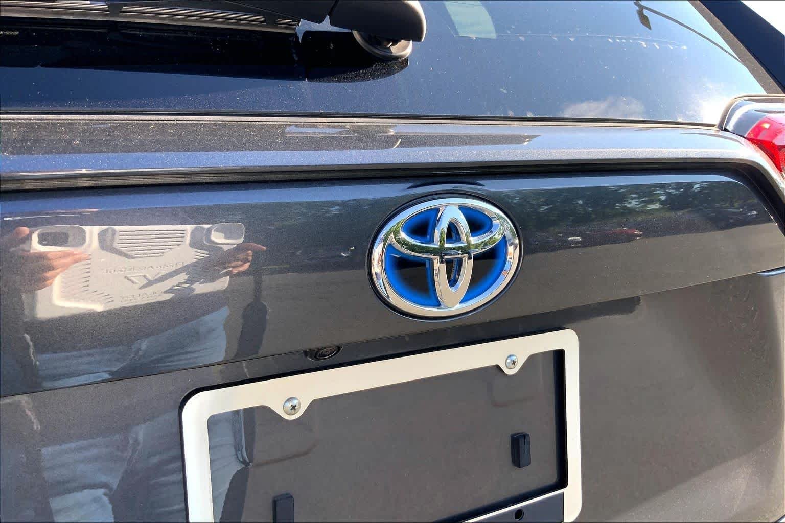 Used 2022 Magnetic Gray Metallic Toyota Hybrid XLE image 61