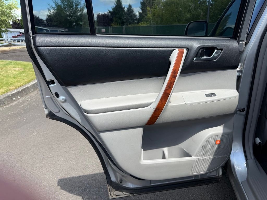 Used 2012 Classic Silver Metallic Toyota Limited image 21