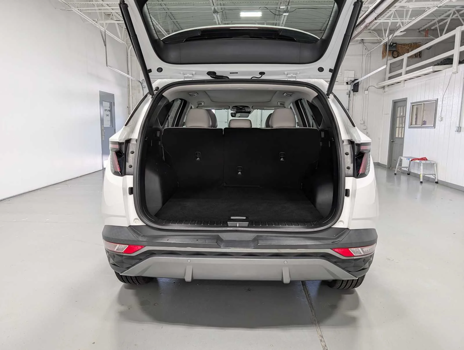 Used 2023 Serenity White Pearl Hyundai Limited image 40