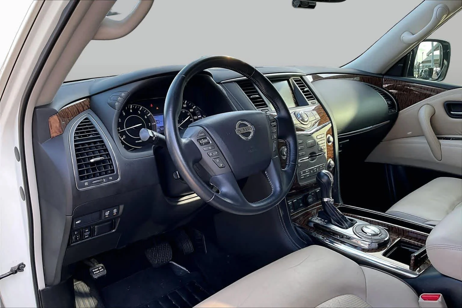 Used 2019 Pearl White Tricoat Nissan SL image 18