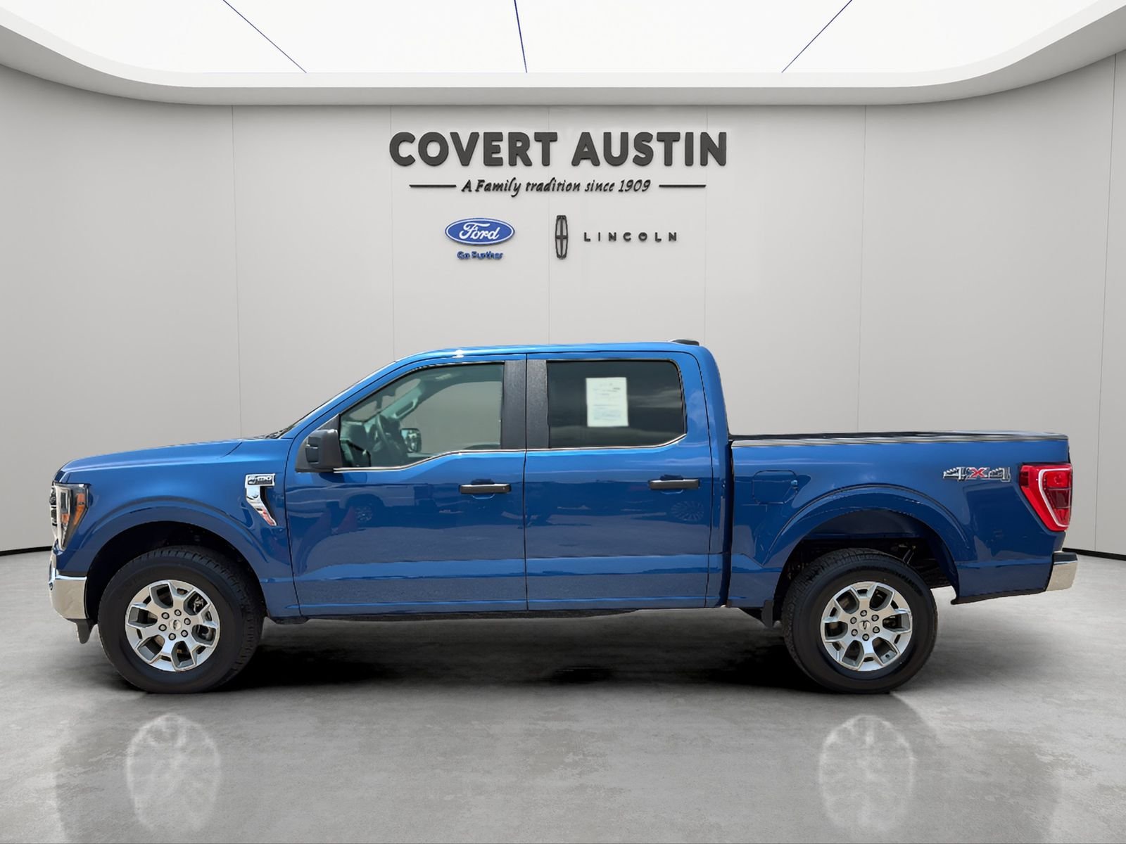 Used 2023 Blue Ford XLT image 2