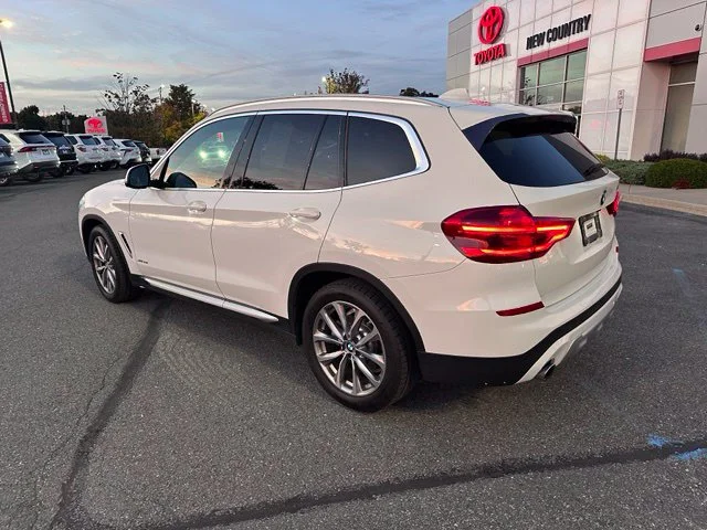 Used 2018 White BMW xDrive30i image 5