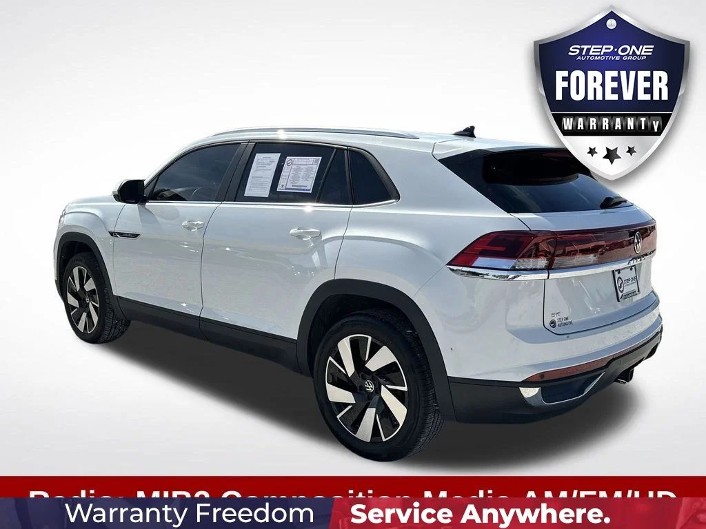 Used 2025  Volkswagen 2.0T SE w/Technology image 5