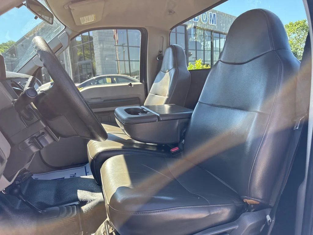 Used 2010 Blue Ford XL image 19