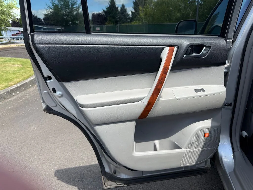 Used 2012 Classic Silver Metallic Toyota Limited image 21