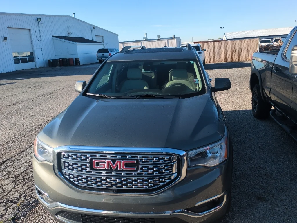 Used 2018 Mineral Metallic GMC Denali image 3