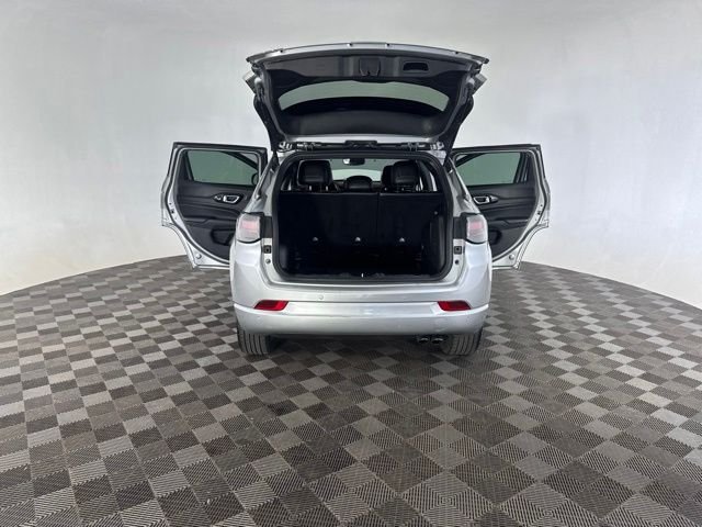 Used 2022 Silver Jeep Limited image 15